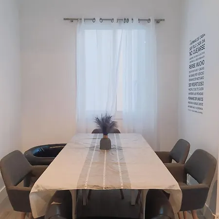 Homestay En Un Piso Muy Centrico Y Moderno En - In A Centric And Modern In The Heart Of *